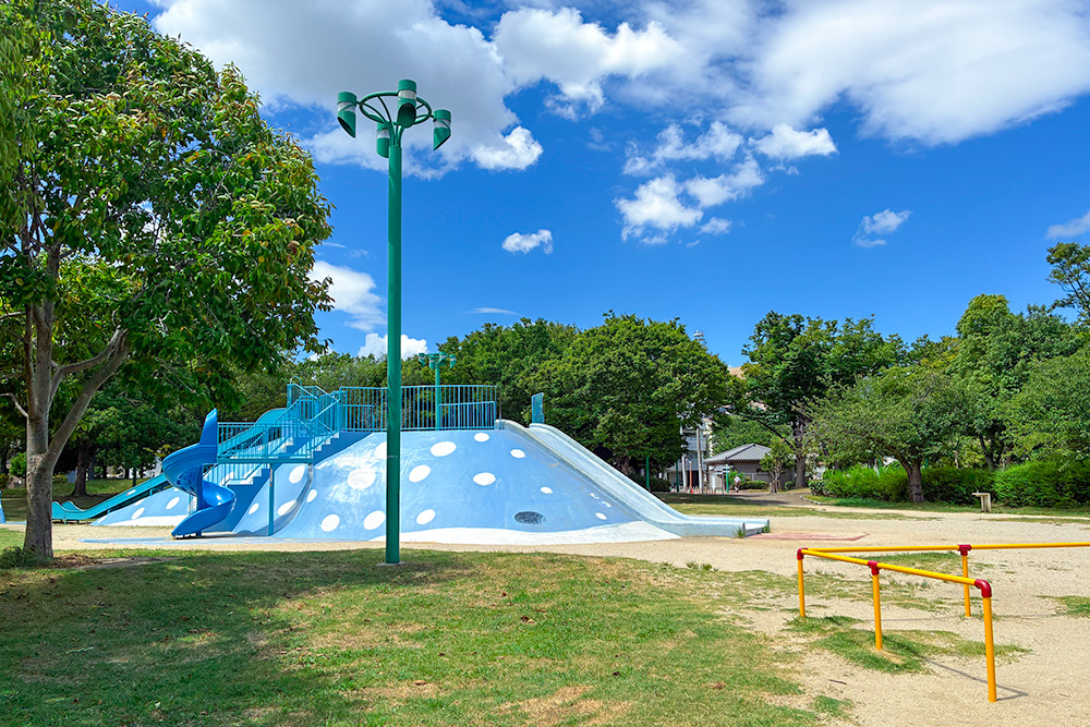 ジンベイザメ遊具